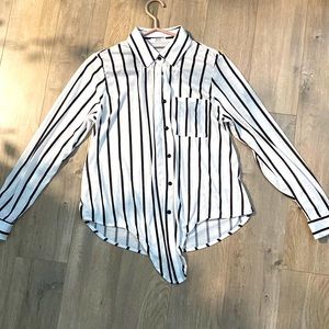 Ardene long sleeve button up size small in ardenes (xs)